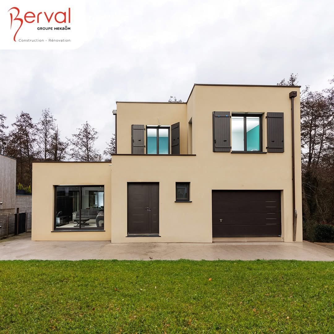 Maison Berval moderne avec finitions extérieures