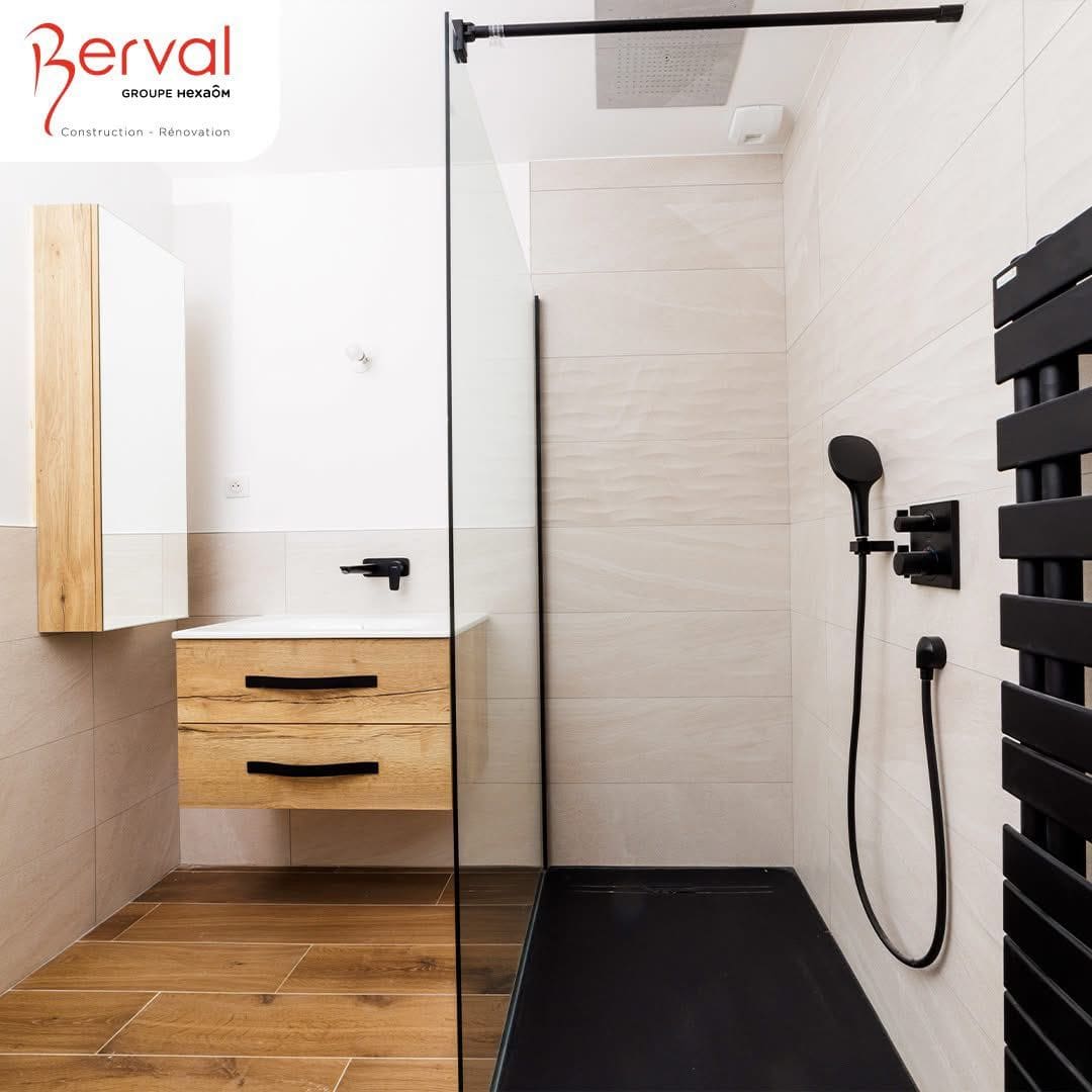 Salle de bain moderne maison Berval - carrelage et peinture