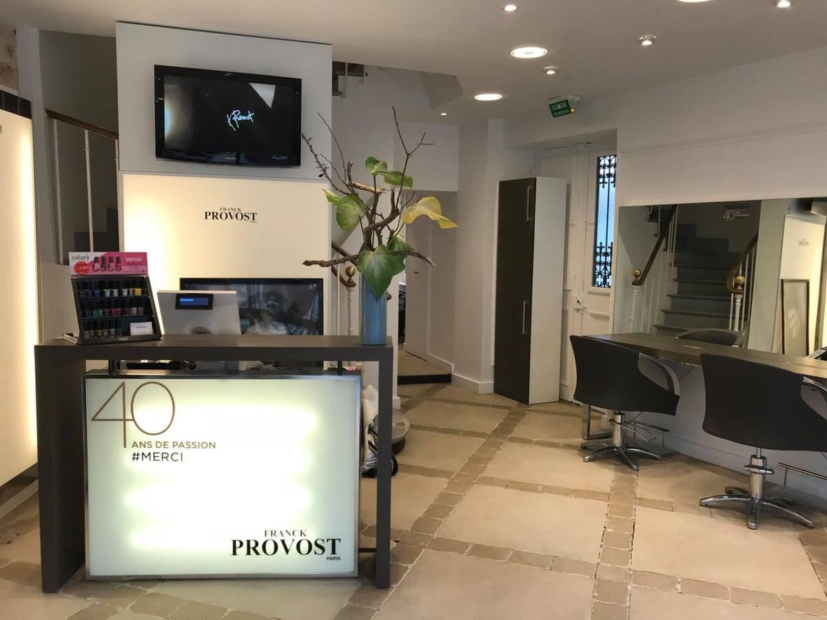 Espace commercial - Carrelage & Peinture par Nuanciel